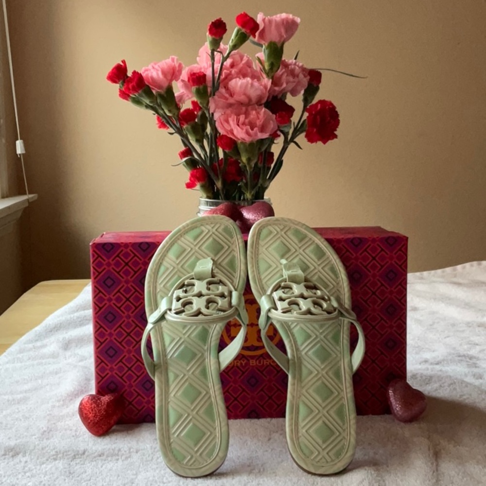 💚 TORY BURCH METAL MILLER SANDALS 💚 - Picture 4 of 16